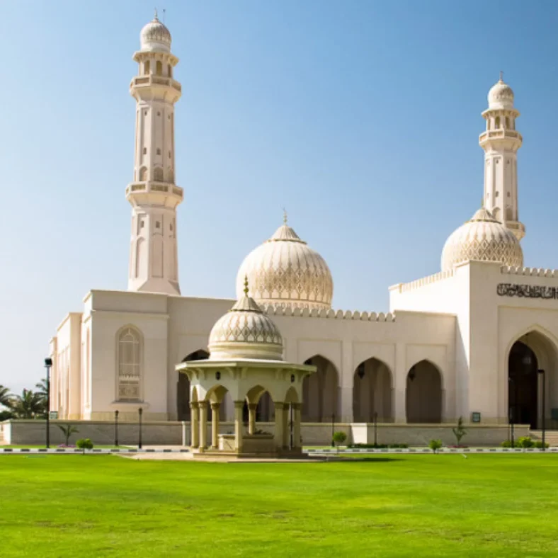 Embark on a once-in-a-lifetime adventure with Desert Dream Tours and experience the breathtaking beauty of the Empty Quarter Desert — where golden sands meet endless horizons